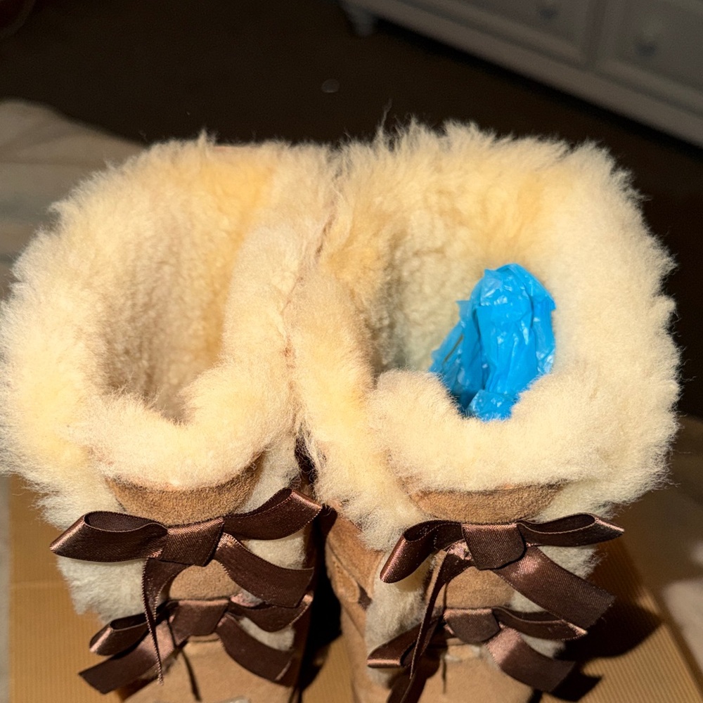 Bailey Bow UGGs - Picture 5 of 5